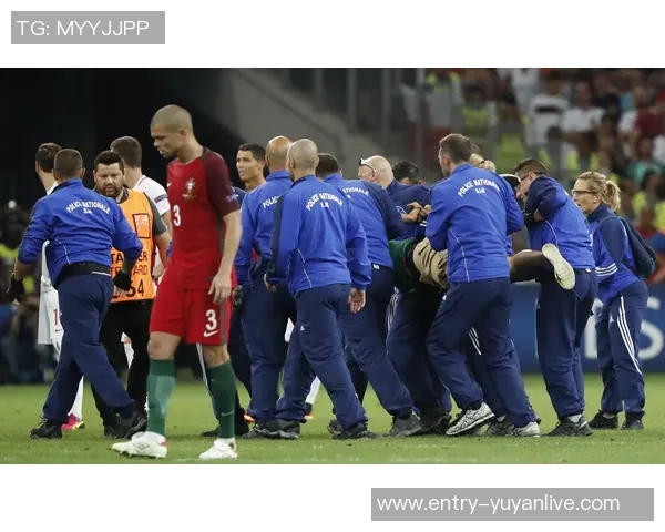 上港与富力激烈冲突引发球迷热议赛场秩序亟待改善 上港与富力激烈冲突引发球迷热议赛场秩序亟待改善