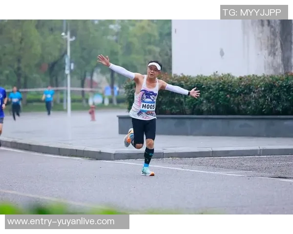 城市马拉松点评：杭州滑板队展现出色实力与团队精神的精彩表现